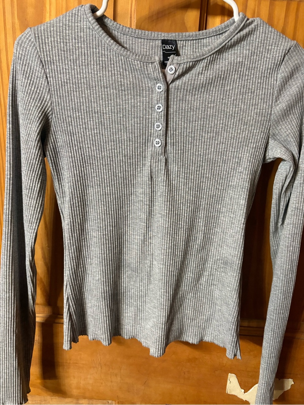 Dazy Women's Gray Ribbed Henley Long-Sleeve Top